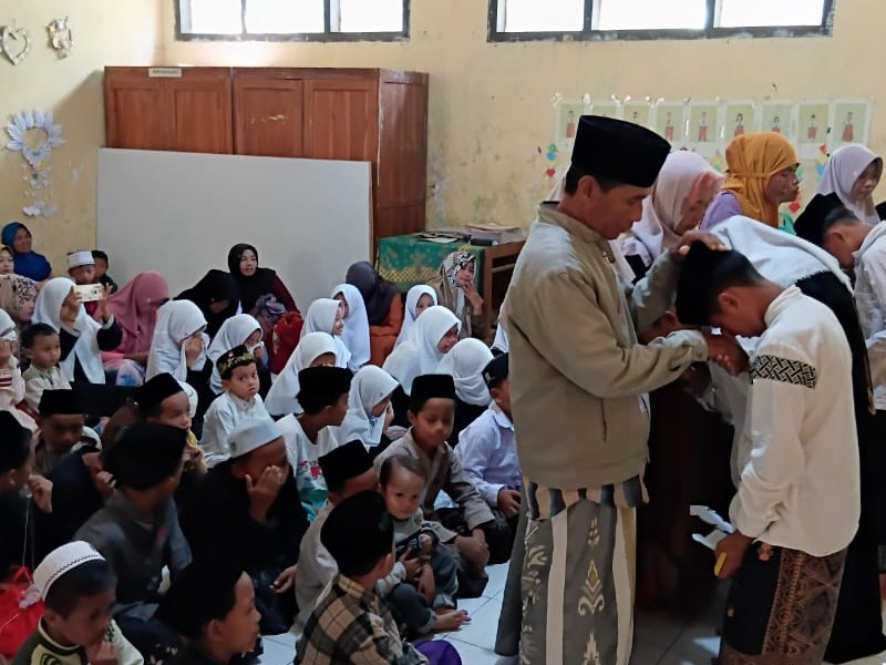 Tasyakuran Dan Pelepasan Siswa Kelas VI SDN 3 CAMPOAN Dihadiri Oleh Wali Murid Kelas VI Penuh Keharuan