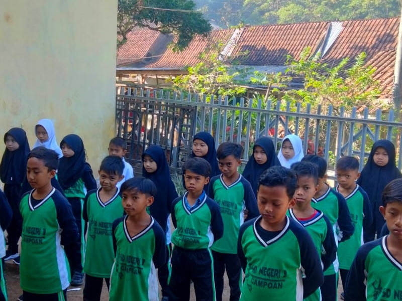 Latihan Baris Berbaris Bertujuan Untuk Melatih Kedisiplinan Siswa - Siswi SDN 3 CAMPOAN